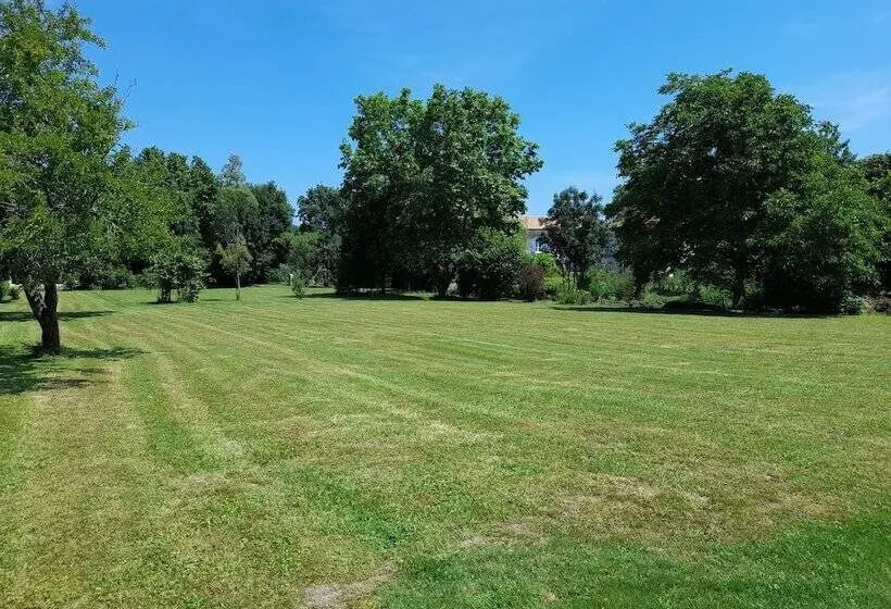 Aamiaismajoitus (B&B) Le Logis De Faugerit