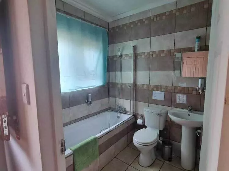 Aamiaismajoitus (B&B) Qabuleka Bnb