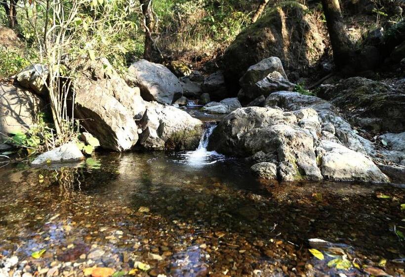 هتل Haut Monde Hill Stream Resort And Spa