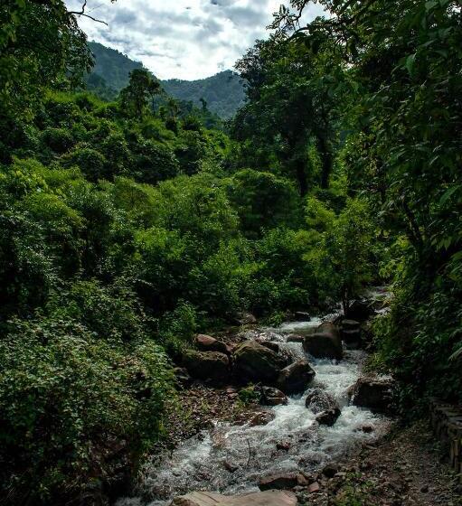 هتل Haut Monde Hill Stream Resort And Spa