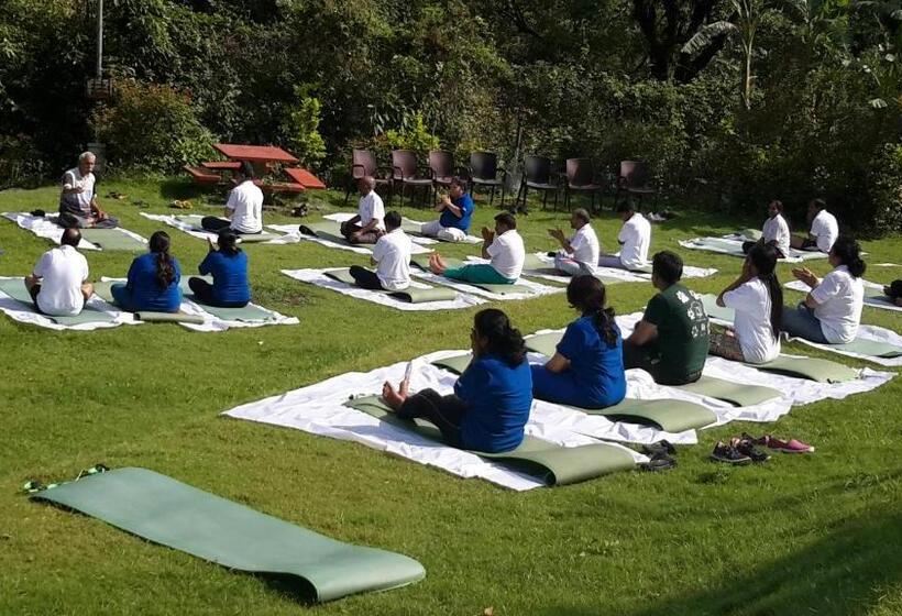 هتل Haut Monde Hill Stream Resort And Spa