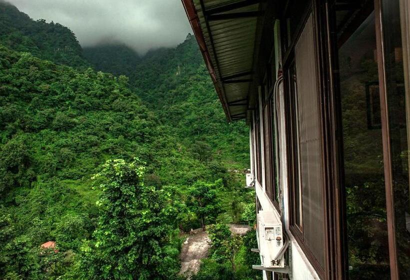 هتل Haut Monde Hill Stream Resort And Spa