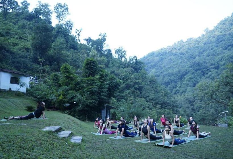 هتل Haut Monde Hill Stream Resort And Spa