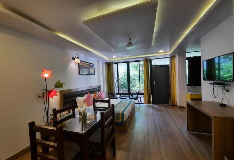 هتل Haut Monde Hill Stream Resort And Spa