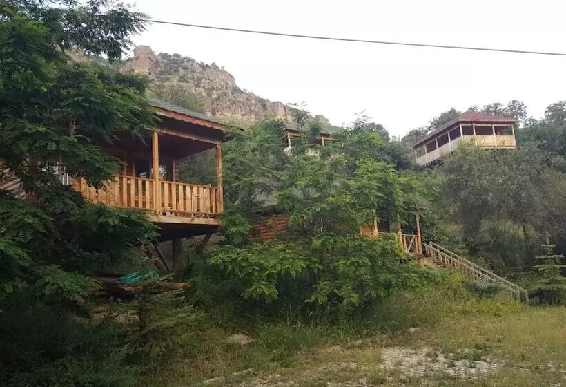 Hotelli Oba Kutuk Evleri