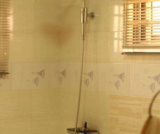 فندق Platinum Court