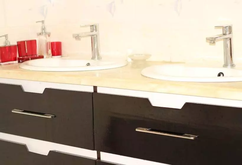 Hotelli Platinum Court