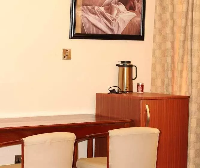 Hotelli Platinum Court