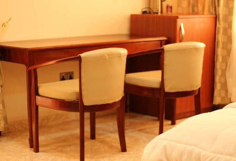 فندق Platinum Court