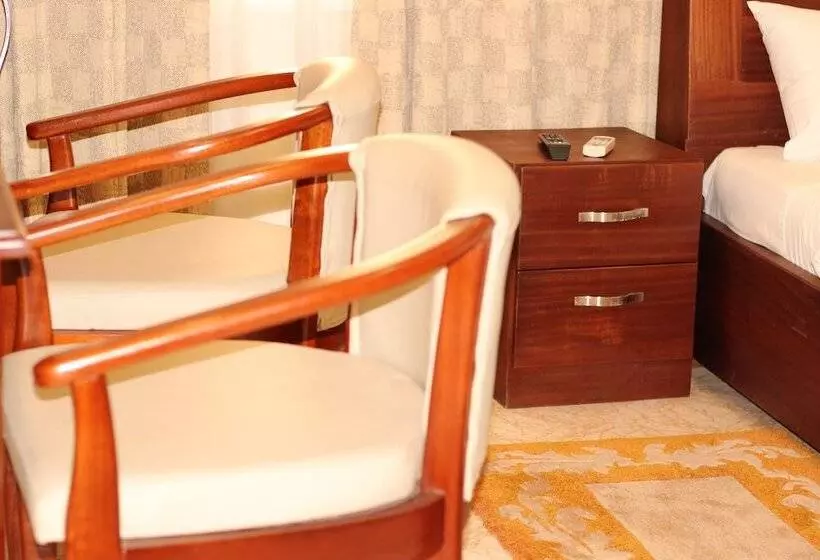 Hotelli Platinum Court