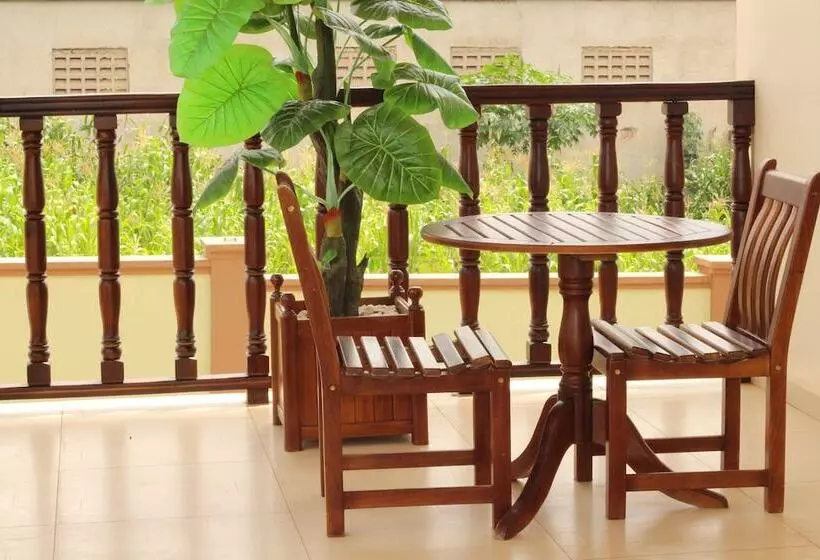 Hotelli Platinum Court