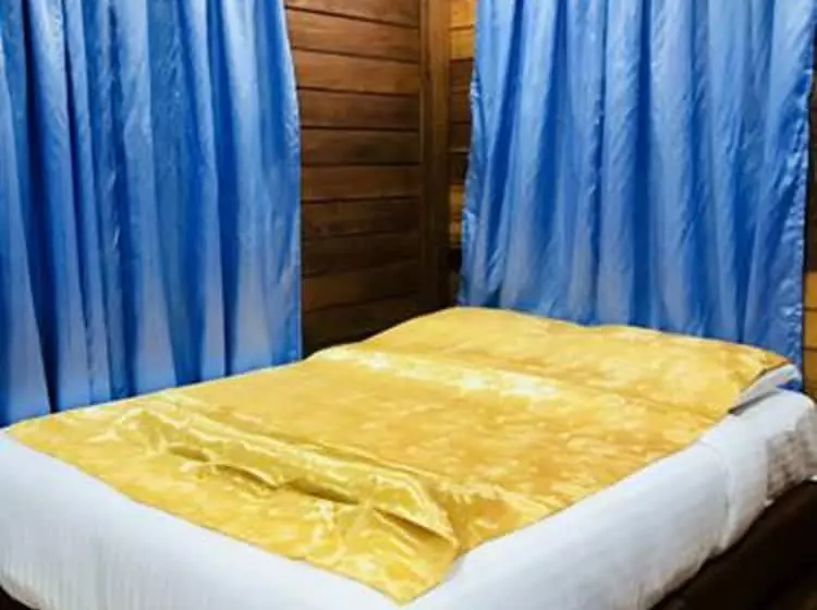 Hotelli We Care Resort