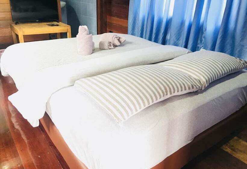 בית מלון כפרי We Care Resort