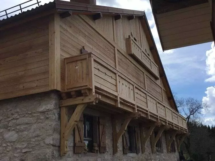 La Ferme De Là Haut B&b