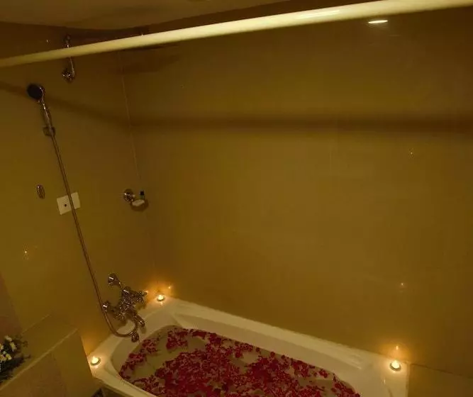 Oxygen Resorts Alleppey