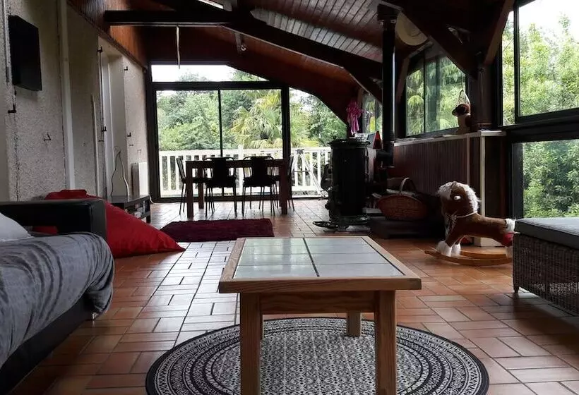 Majatalo En Plein Coeur De La Forêt