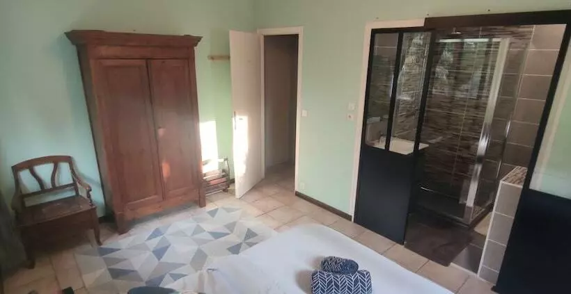 Majatalo En Plein Coeur De La Forêt