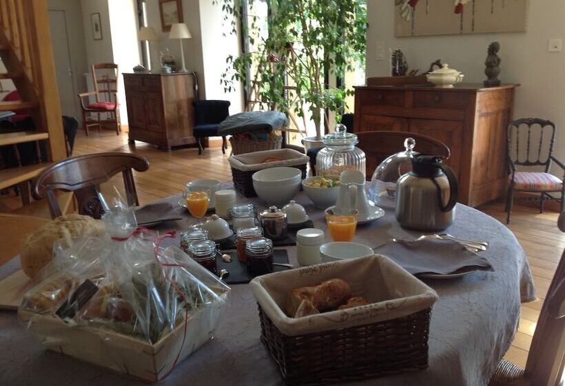 膳宿费 La Peuterne