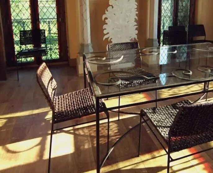 Majatalo Les Tourelles De Thun