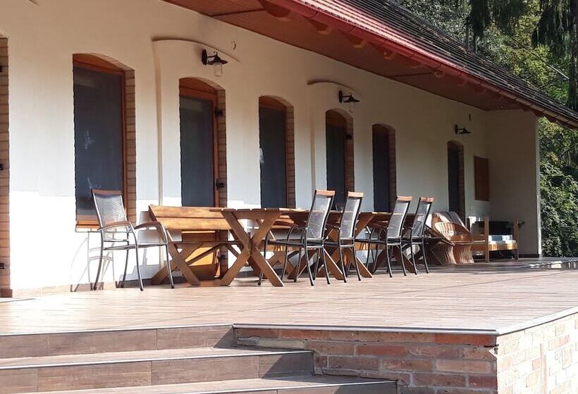 Пансион Vörös Cser Vendégház