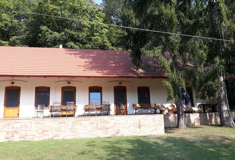 Пансион Vörös Cser Vendégház