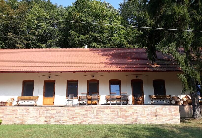 Пансион Vörös Cser Vendégház