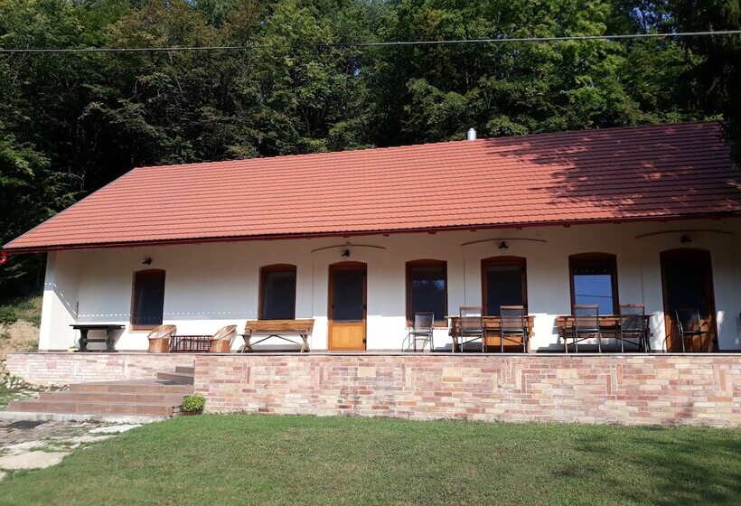 Пансион Vörös Cser Vendégház