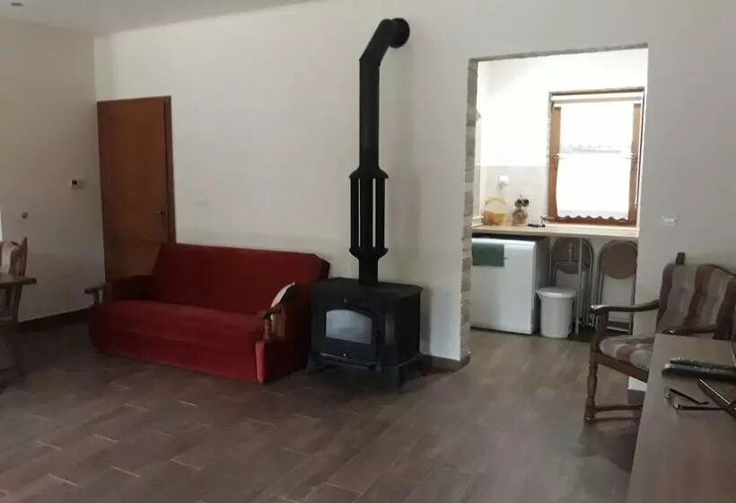 ペンション Vörös Cser Vendégház