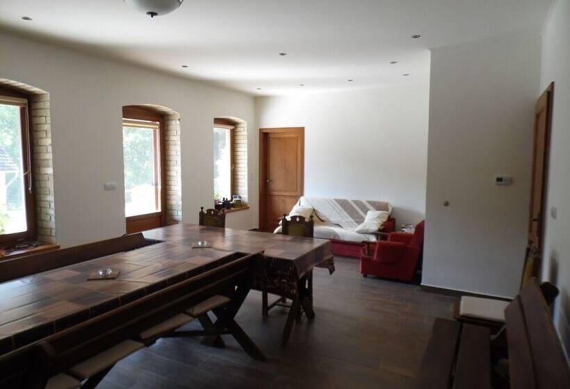 Пансион Vörös Cser Vendégház