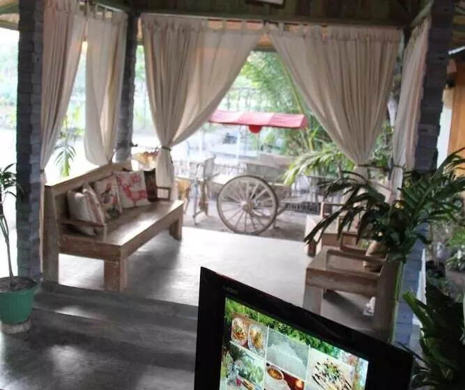 Aamiaismajoitus (B&B) Cemara Beachfront Suite