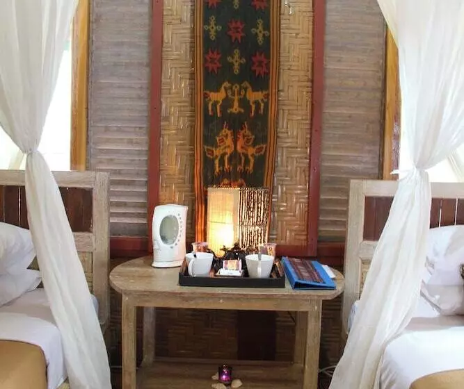 Aamiaismajoitus (B&B) Cemara Beachfront Suite
