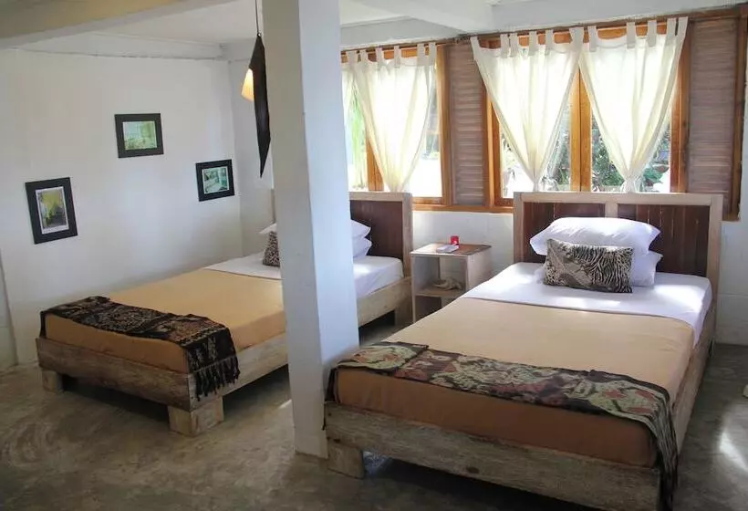 Aamiaismajoitus (B&B) Cemara Beachfront Suite