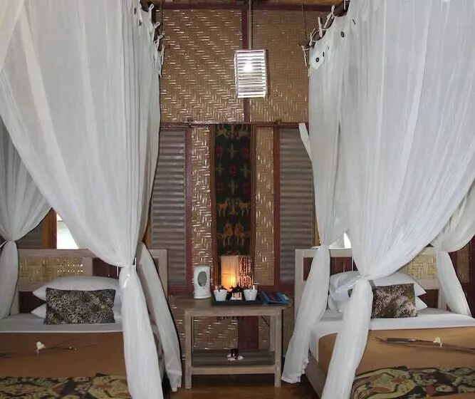 Aamiaismajoitus (B&B) Cemara Beachfront Suite