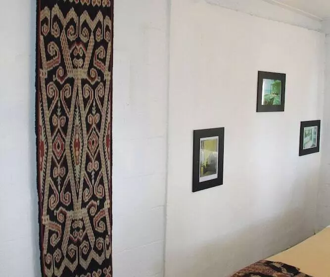 Aamiaismajoitus (B&B) Cemara Beachfront Suite