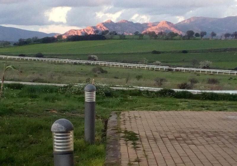 פונדק Bena E Traes