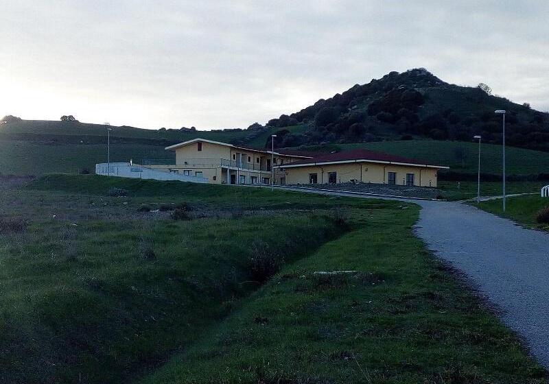 פונדק Bena E Traes