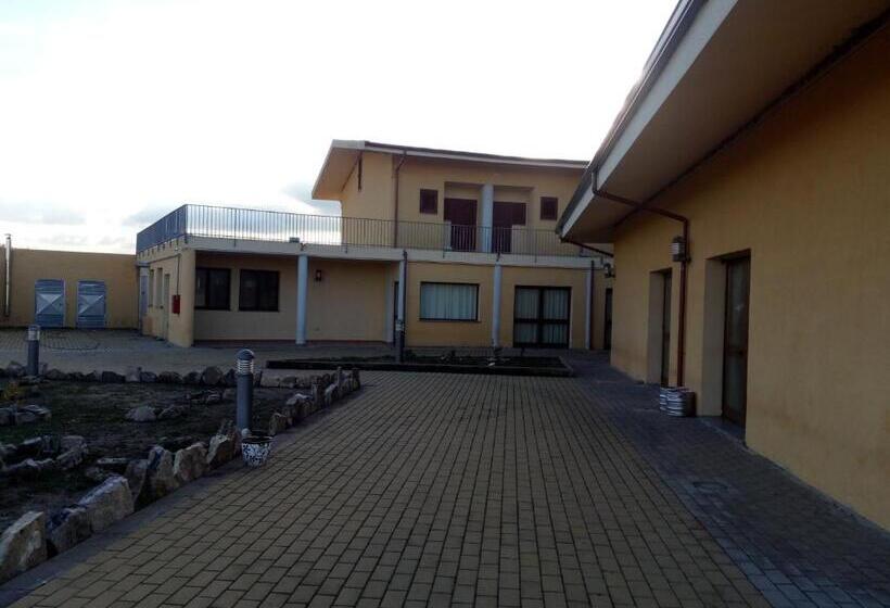 פונדק Bena E Traes