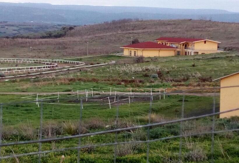 פונדק Bena E Traes