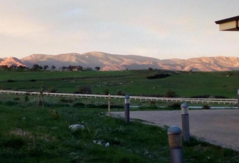 פונדק Bena E Traes