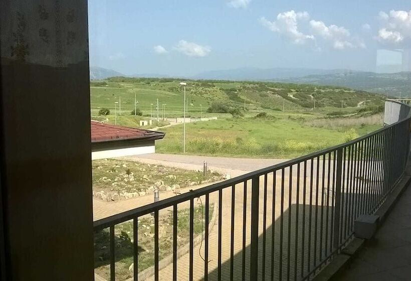 פונדק Bena E Traes