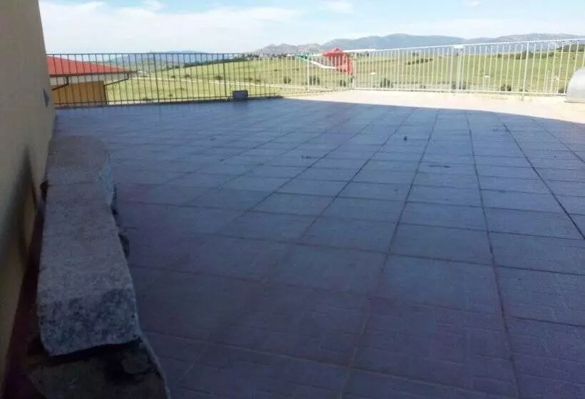 簡易ホテル Bena E Traes