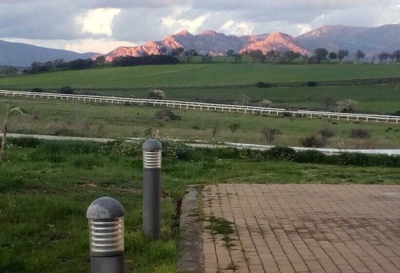 פונדק Bena E Traes