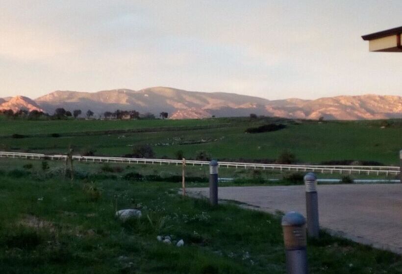 פונדק Bena E Traes