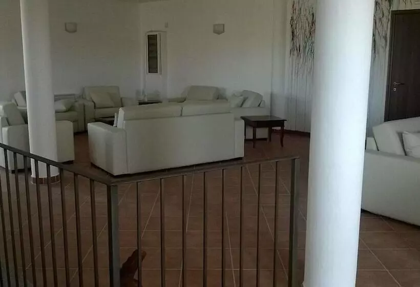 簡易ホテル Bena E Traes