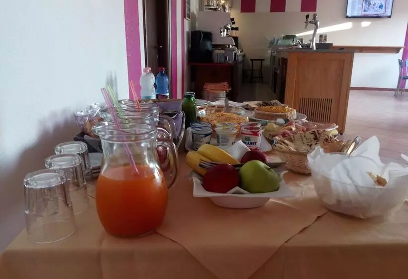 簡易ホテル Bena E Traes