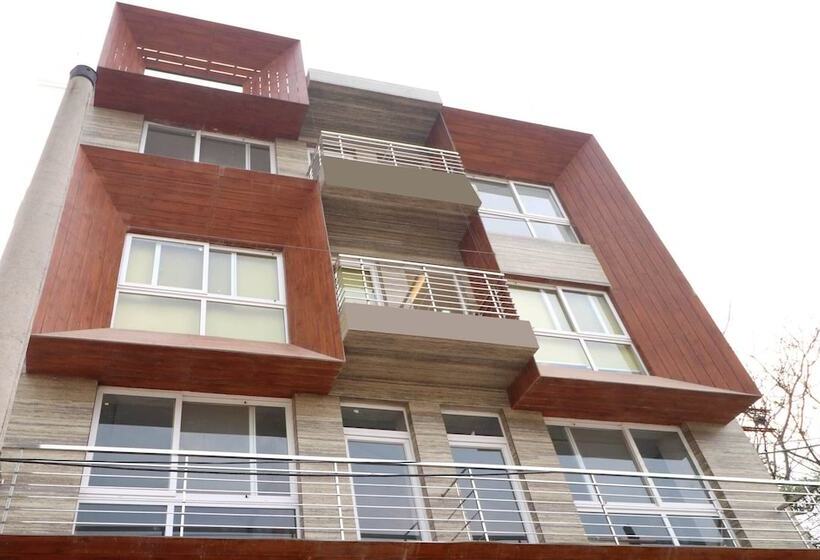 호텔 R K Grand By Oyo Rooms