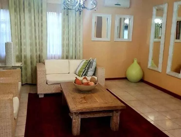 پانسیون Kwantulindawo Guesthouse Vryheid