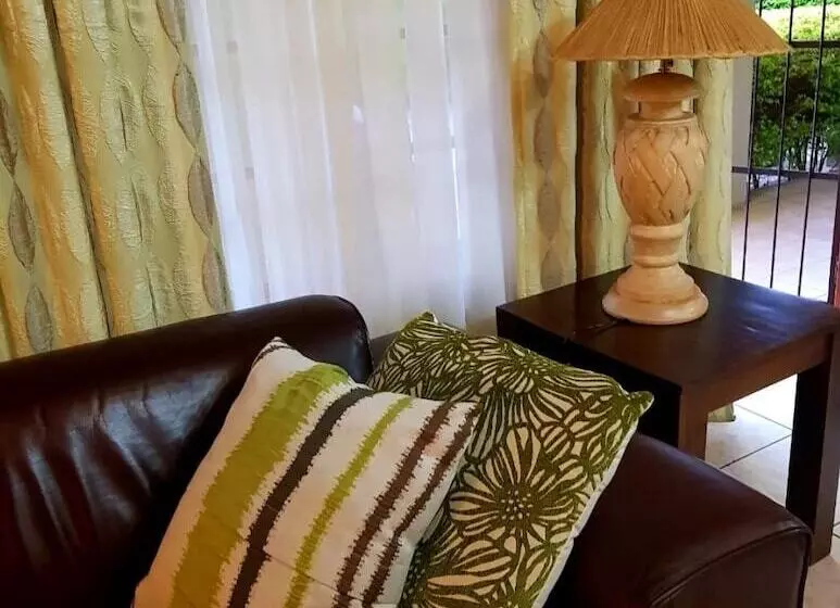 پانسیون Kwantulindawo Guesthouse Vryheid