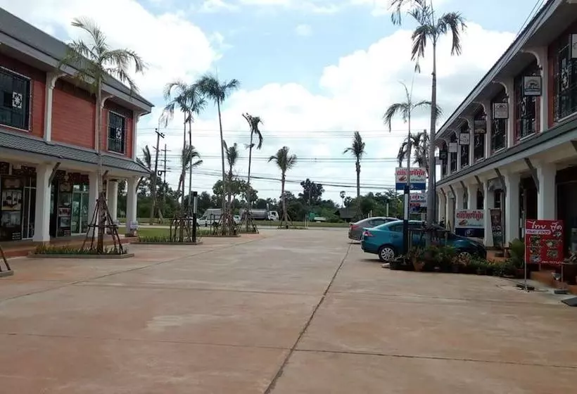 Majatalo Suratthani Airport Campsite