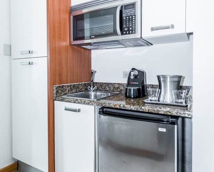 هتل 619 Breezy Studio